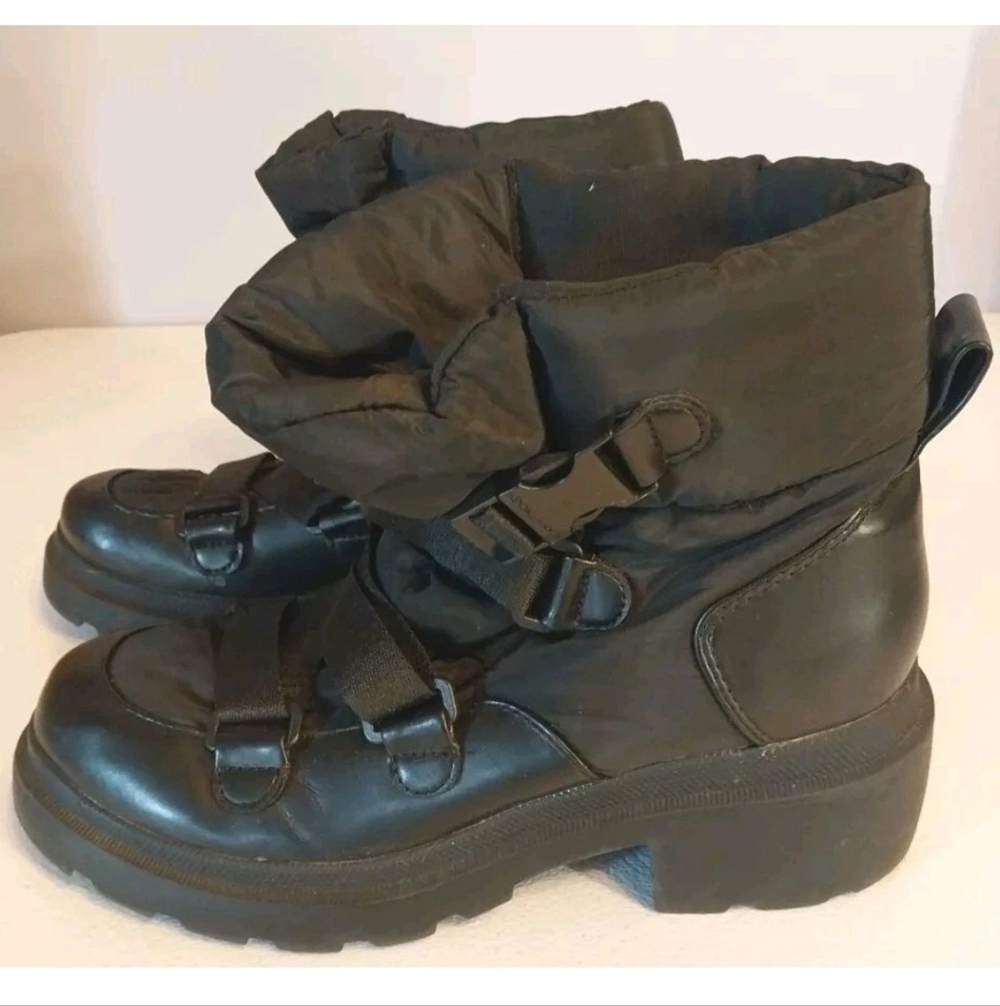 Kendall & Kylie Black Puffer Winter Rain Boots